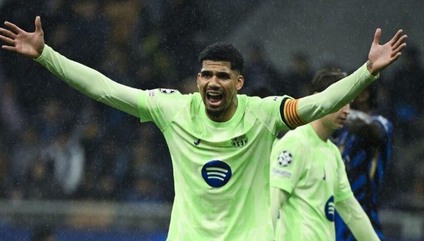 Ronald Araujo dan Dilema Barcelona: Kapan Sang Bek Akan Dilepas?