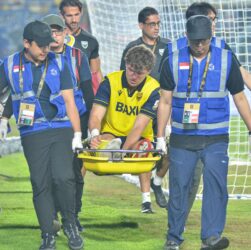 Insiden Paulinho vs Ole Romeny: Pelatih Arema FC Anggap Bagian dari Permainan, Netizen Murka di Medsos
