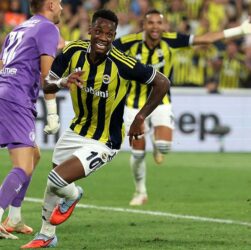 Mourinho Mengamuk, Fenerbahce Lolos Play-off Liga Champions dalam Drama 5-2