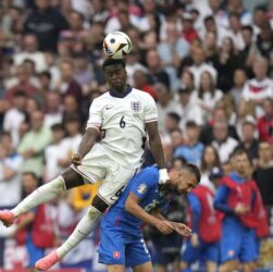 Upaya Liverpool Rekrut Marc Guehi Terganjal, Crystal Palace Tolak Mentah-mentah