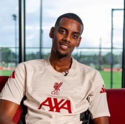 Alexander Isak Resmi Pakai Nomor 9 di Liverpool: Jalan Menuju Legenda atau Sejarah Pahit?