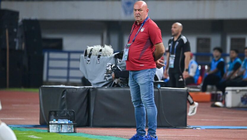 Super League: Malut United vs Persib Bandung Dibalut Emosi, Bojan Hodak Absen Akibat Akumulasi Kartu